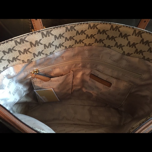 Michael Kors Jet Set Tote Acorn BNWT 😍❤️😍👜😍❤️ - Picture 7 of 8